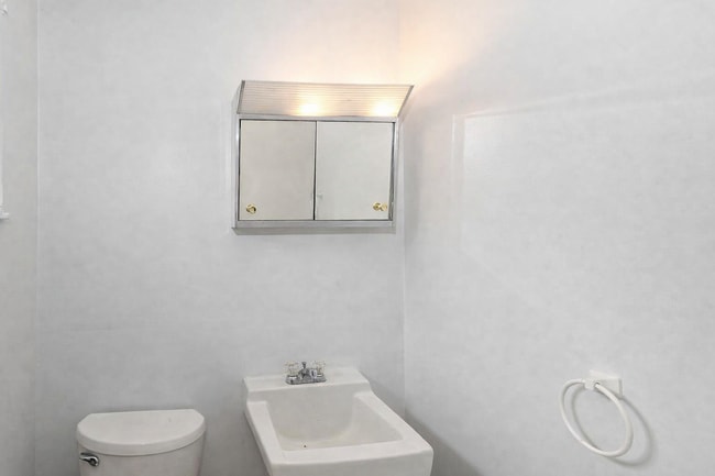 Building Photo - 4838 W Troy Ave