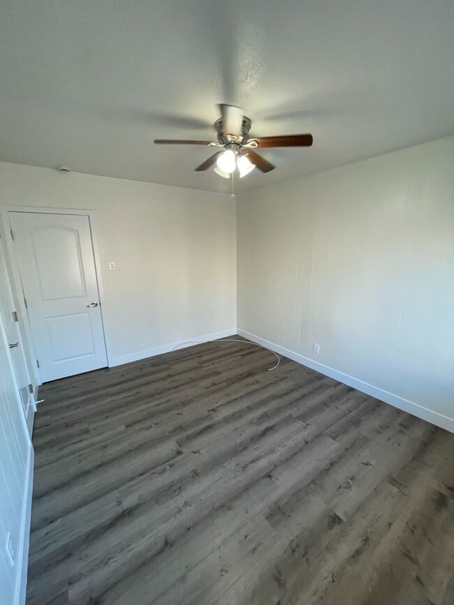 Building Photo - ***$500 OFF 1ST MONTH*** SPACIOUS 3 BEDROOM 1 BATHROOM REMODELED HOME WITH GARAGE AND ADDITIONAL ...