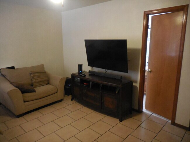 Building Photo - 11448 Lake Alice Dr