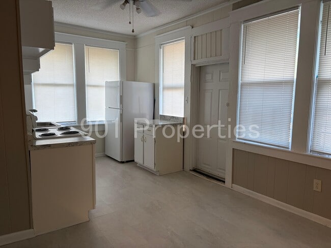 Building Photo - 167 N Willett St