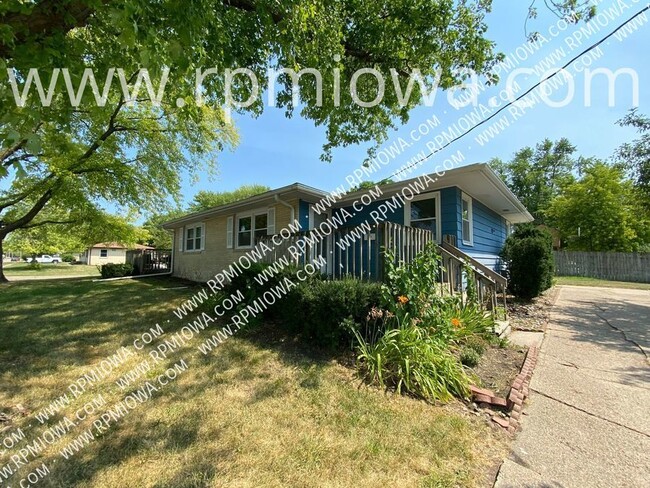 Primary Photo - AFFORDABLE DUPLEX!! 2 Bedroom Duplex in An...