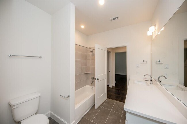 Building Photo - 11519 Silverman Trails