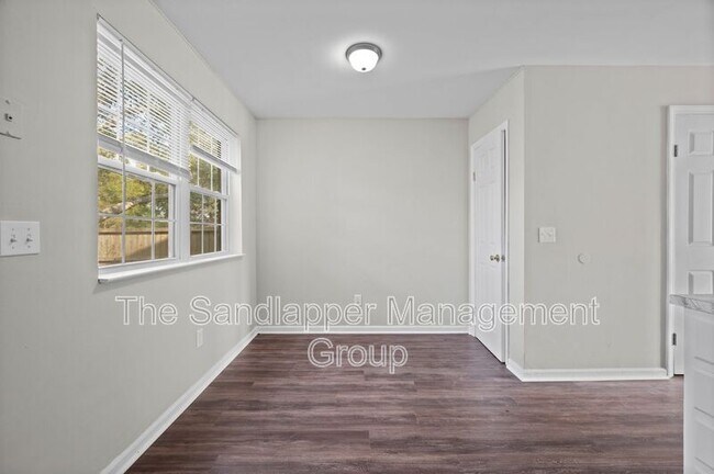 Building Photo - 28 Crosscreek Dr