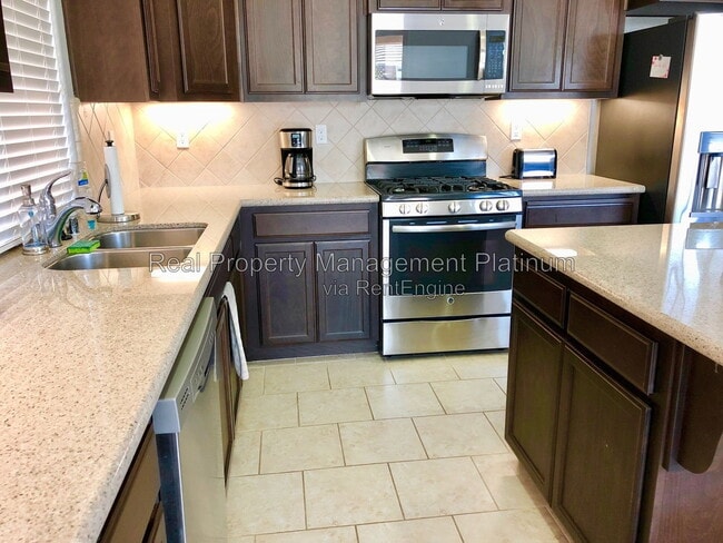 Building Photo - 3031 N Schneider Ave
