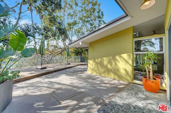 Building Photo - 2755 Carmar Dr