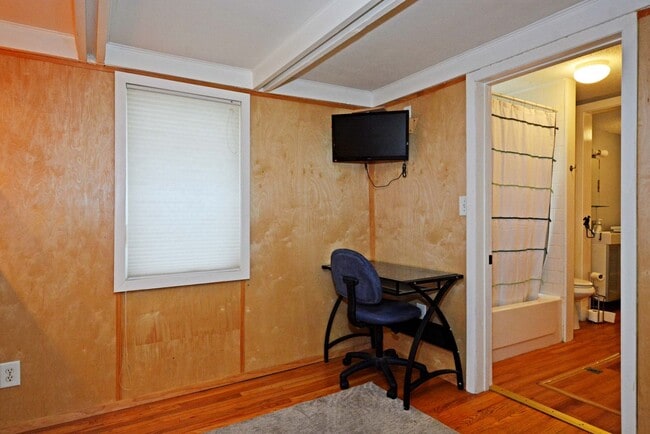 Building Photo - Charming, Furnished 1 Bed + Loft - Great L...