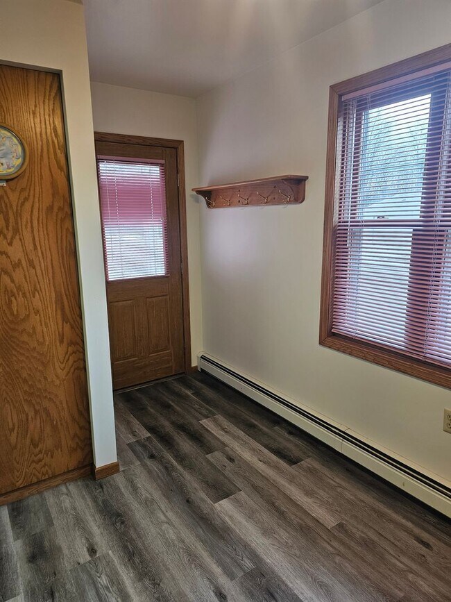 Building Photo - 1 Bed 1 Bath Single Family Home in Wisconsin Rapids