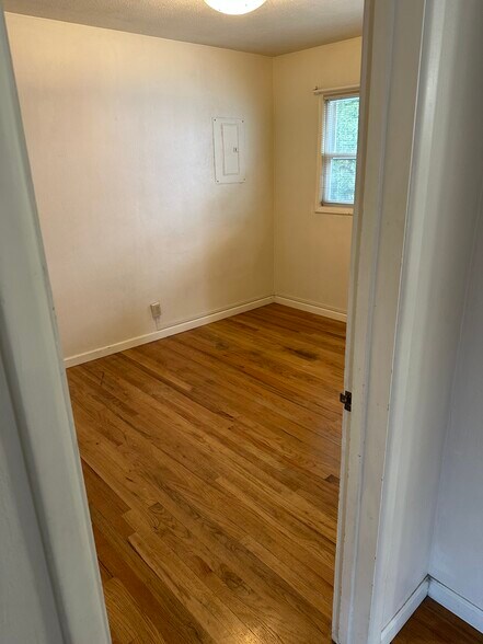 Building Photo - 363 6th Ave SW