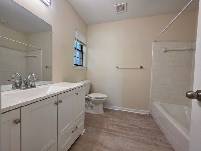 Building Photo - 3 Bedroom, 2 bath home with garage in the Hesse School district!