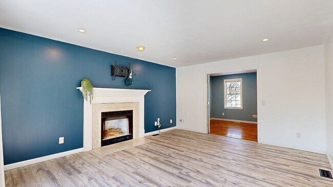 Building Photo - 12 Coldbrook Rd