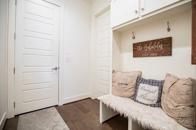 Building Photo - 8707 W Flycatcher Pl