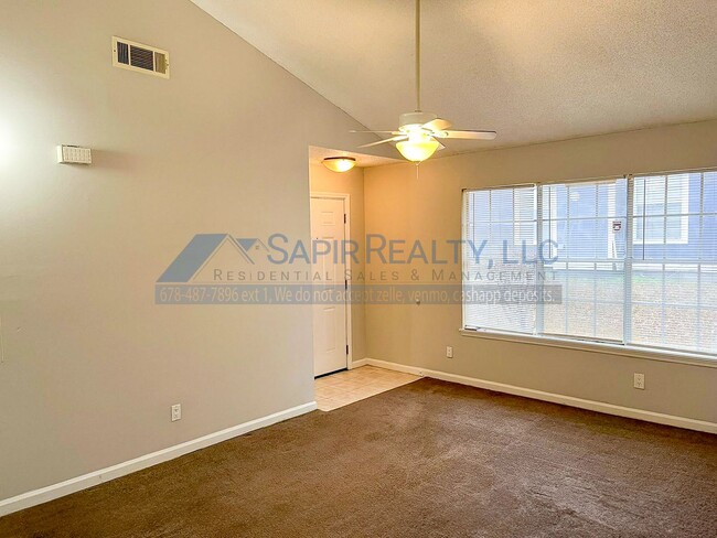 Building Photo - Inviting 3-Bedroom Home - Move in by 11/30...