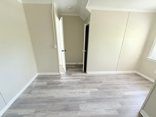 Building Photo - Freshly Renovated 4-Bedroom Home – Quality...