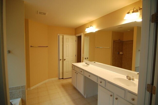 Building Photo - 8365 Grenadier Trail