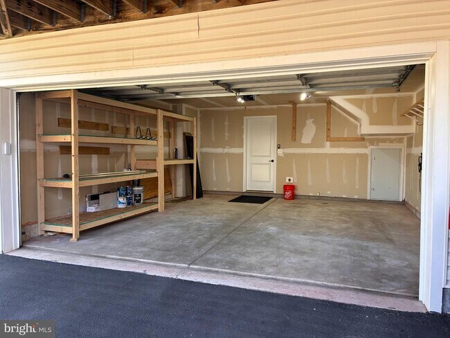 Building Photo - 64 Indian Field Ln