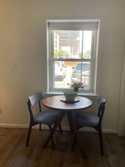 Building Photo - 7036 Strathmore St