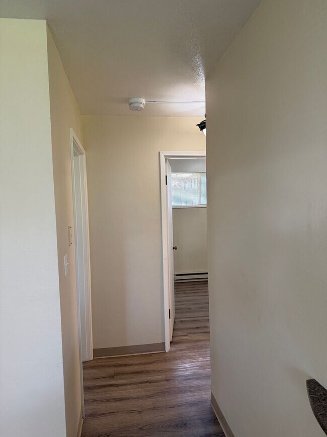 Building Photo - Updated 2 bedroom 1 bath duplex in Eugene!  $200 OFF YOUR FIRST MONTH'S RENT!