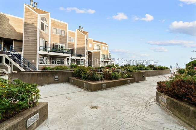 Building Photo - 38 Harbour Close