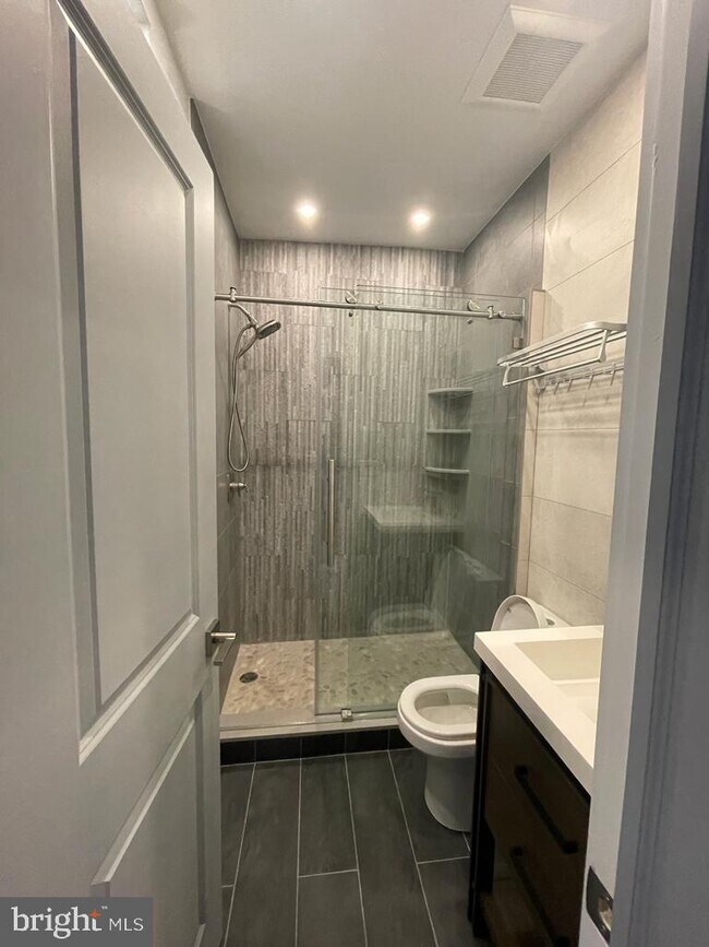 Building Photo - 527 S 20th St