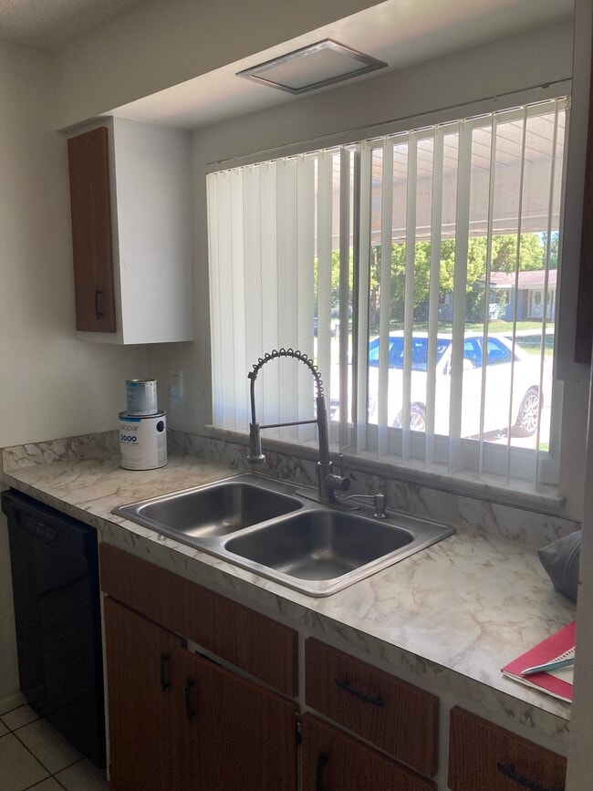 Building Photo - 213 Cotorro Ln