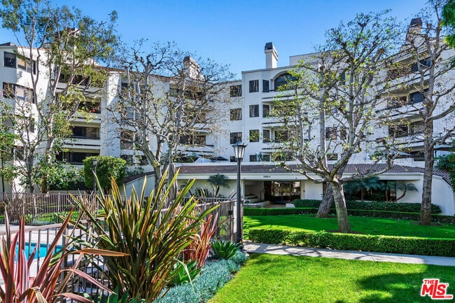 Building Photo - 2102 Century Park Ln