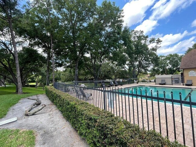 Building Photo - 420 Forestway Cir