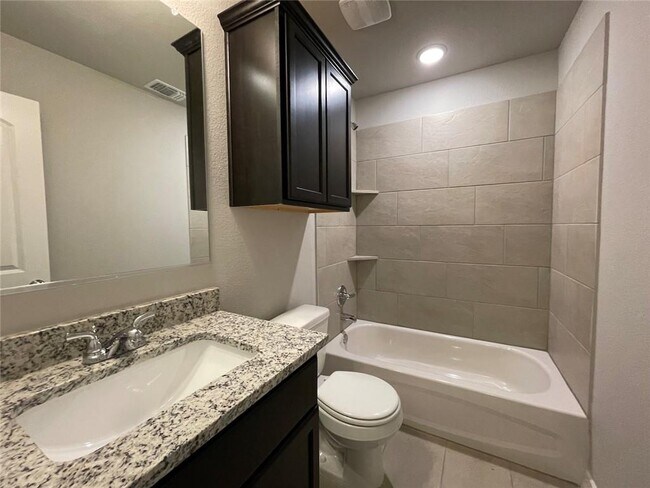 Building Photo - 806 Hollyhock Dr