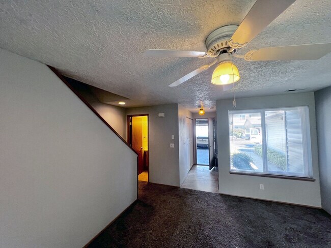 Building Photo - 4000 NE 109th Ave