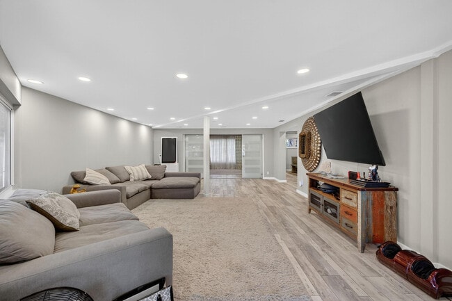 Building Photo - 1570 NE 30th Pl