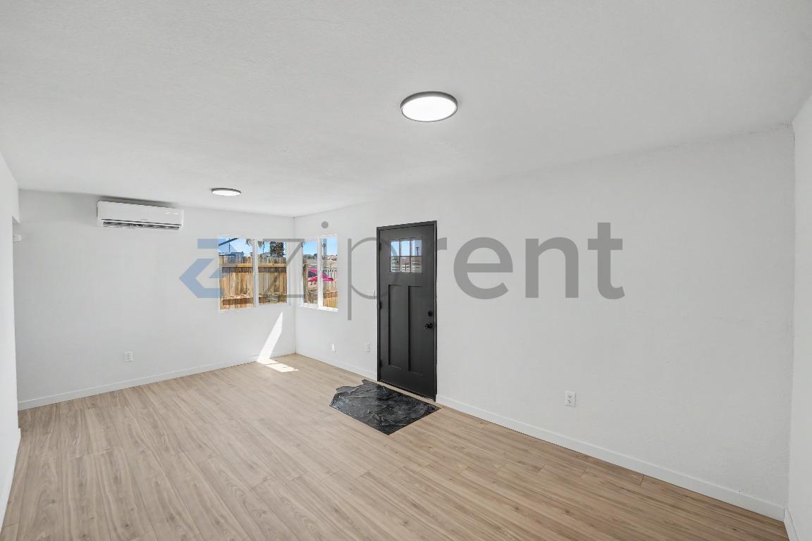 Building Photo - Unit