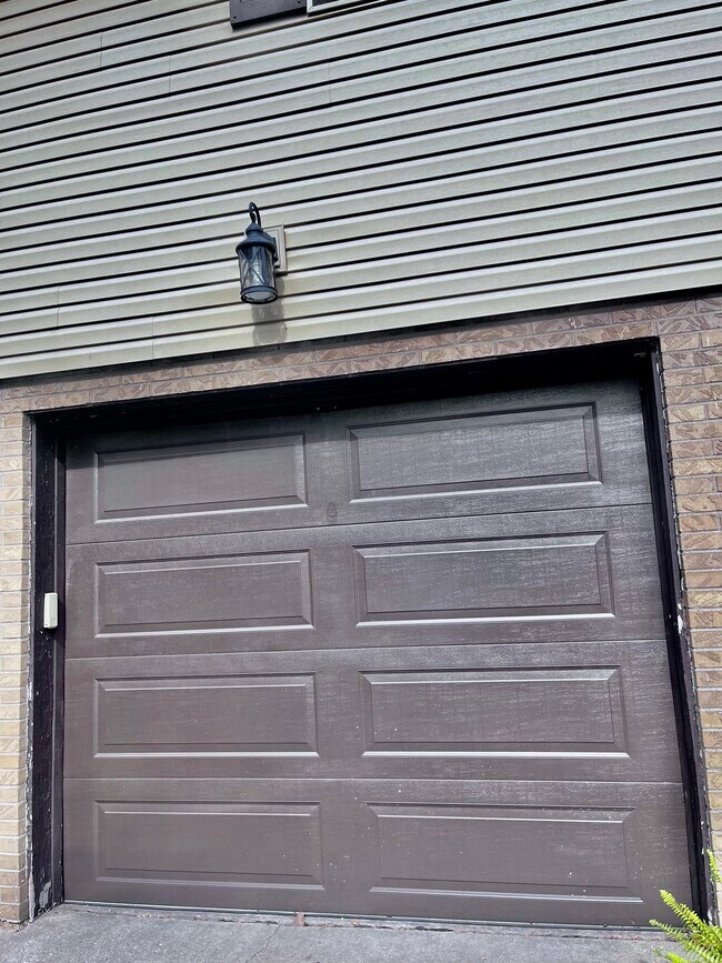 Building Photo - 8520 Lakewood Ave