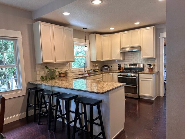 Building Photo - 4803 SE Haig St