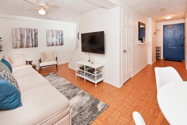 Building Photo - 1 Saddlewood Ct