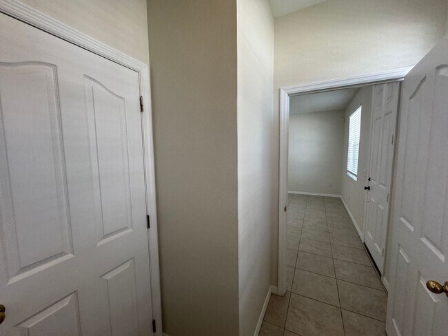 Building Photo - 3548 Peppervine Dr