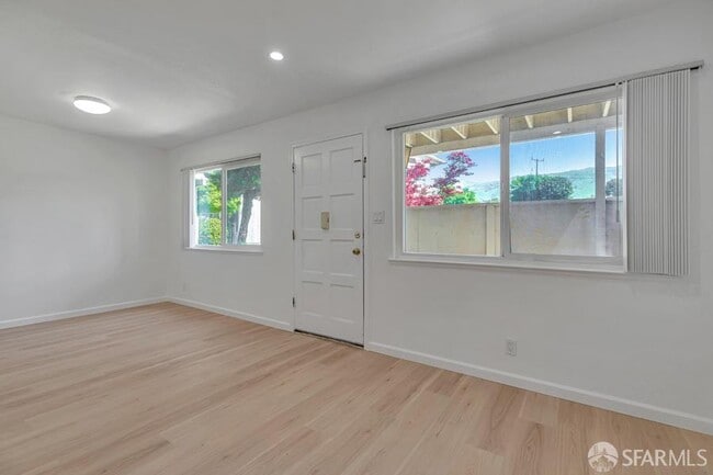 Building Photo - 46728 Crawford St