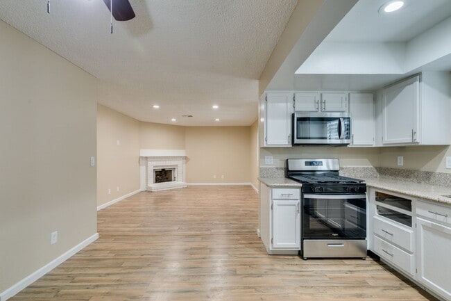 Building Photo - GORGEOUS 2 BEDROOMS CONDO*JUST COMPLETED UPGRADES*SOUTHWEST AREA*COMMUNITY AMENITIES*