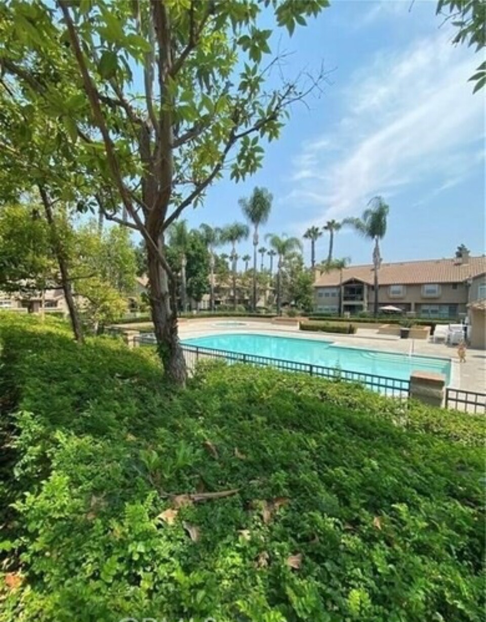 Building Photo - 14 Hillgate Pl