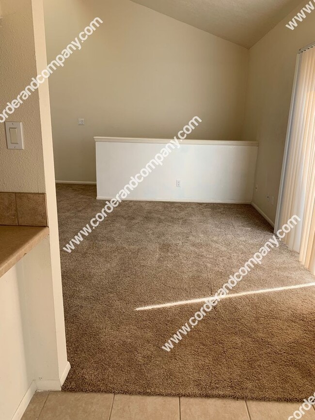 Building Photo - Beautiful Upstairs Condo, Spacious 2 Bedroom 1.5 Bathroom and 928 Sq Ft. In Nice Community, The P...