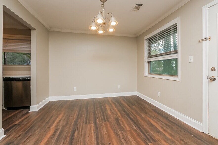 Building Photo - 9346 Woodknoll Way