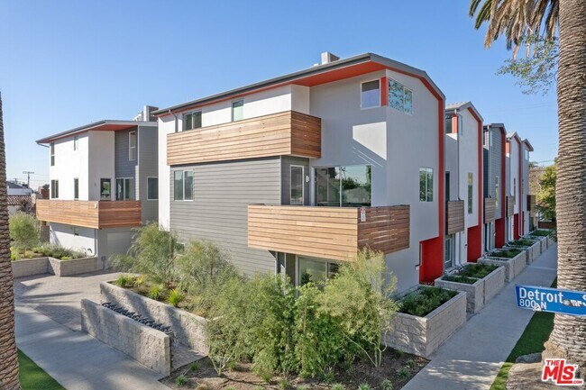 Building Photo - 7150 W Willoughby Ave