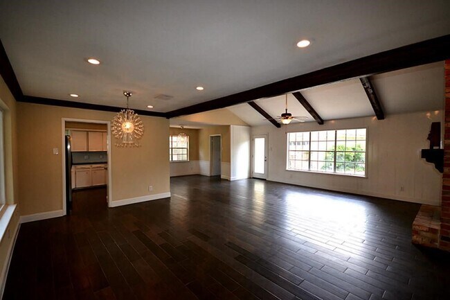 Building Photo - 11211 Ash Creek Dr