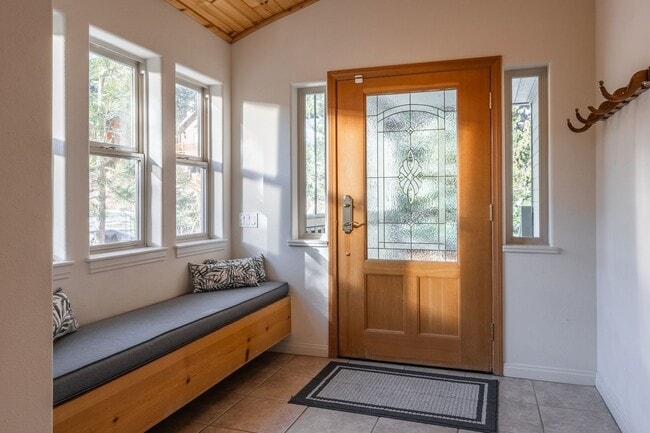 Building Photo - Mountain View Haven