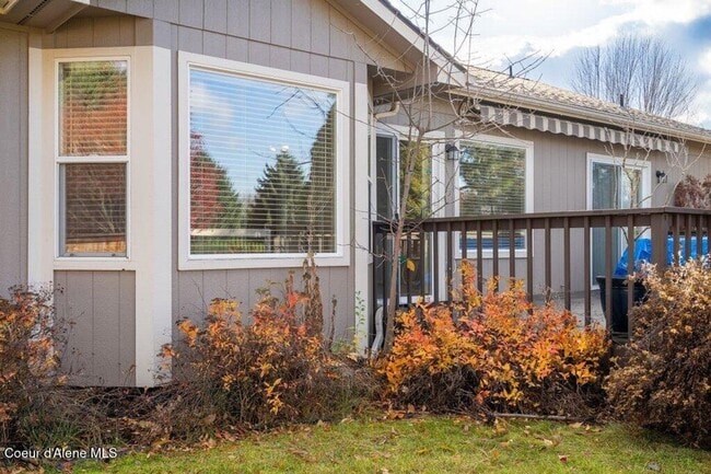 Building Photo - Coeur d' Alene Place!