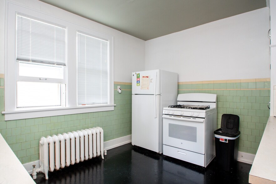 Building Photo - 1411 W Barker Ave