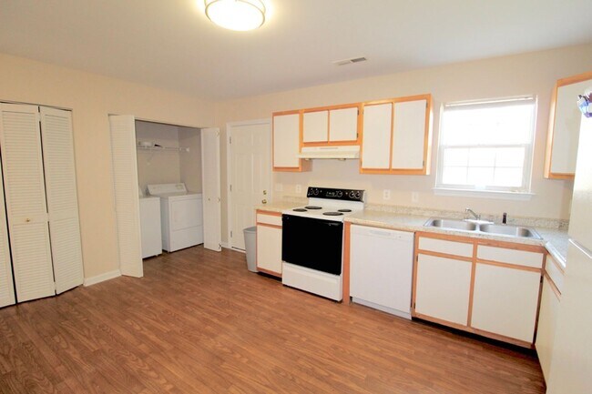Building Photo - 577 Pheasant Run Cir