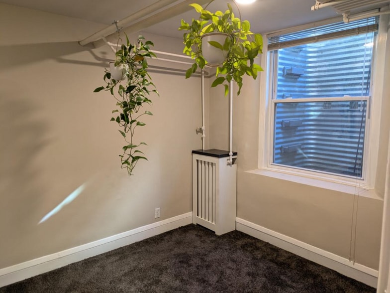 Building Photo - 4136 Queen Ave S