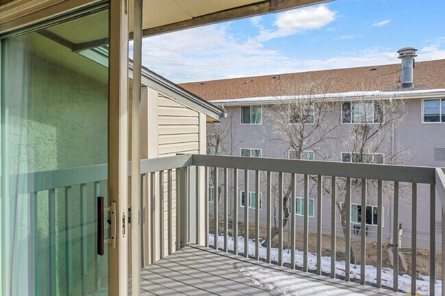 Building Photo - 1,295.95 - 2 Bed, 1 Bath Apartment in Co Springs with Pool and Clubhouse Access!