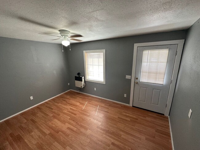 Building Photo - 2415 Eberlein Ave