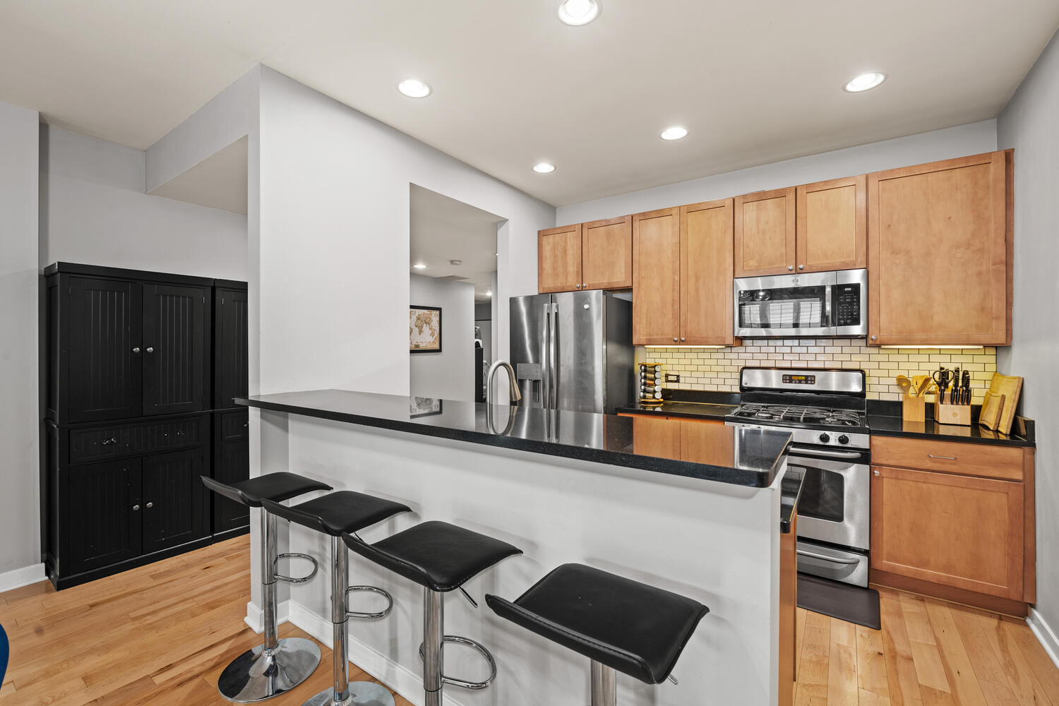 Building Photo - 3021 W Armitage Ave