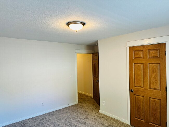 Building Photo - Charming Condo in Terrific Salmon Creek Location
